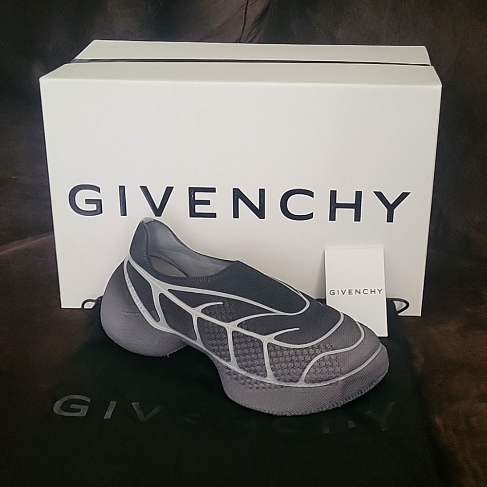 SALE-- Givenchy Tk-360 plus sneakers black/gray sz 39(9)
